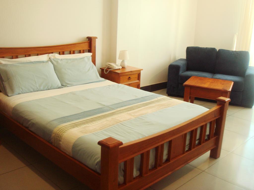 Tungi Colonnade Hotel نوكو ألوفا الغرفة الصورة