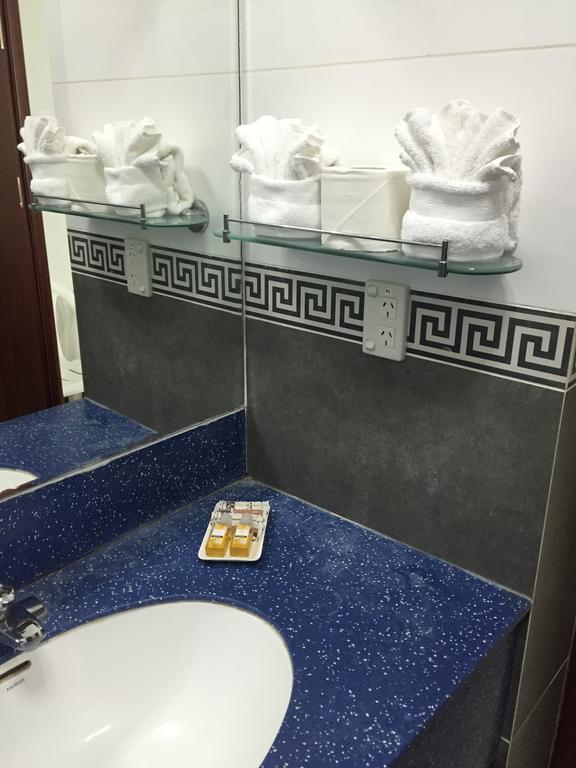 Tungi Colonnade Hotel نوكو ألوفا المظهر الخارجي الصورة